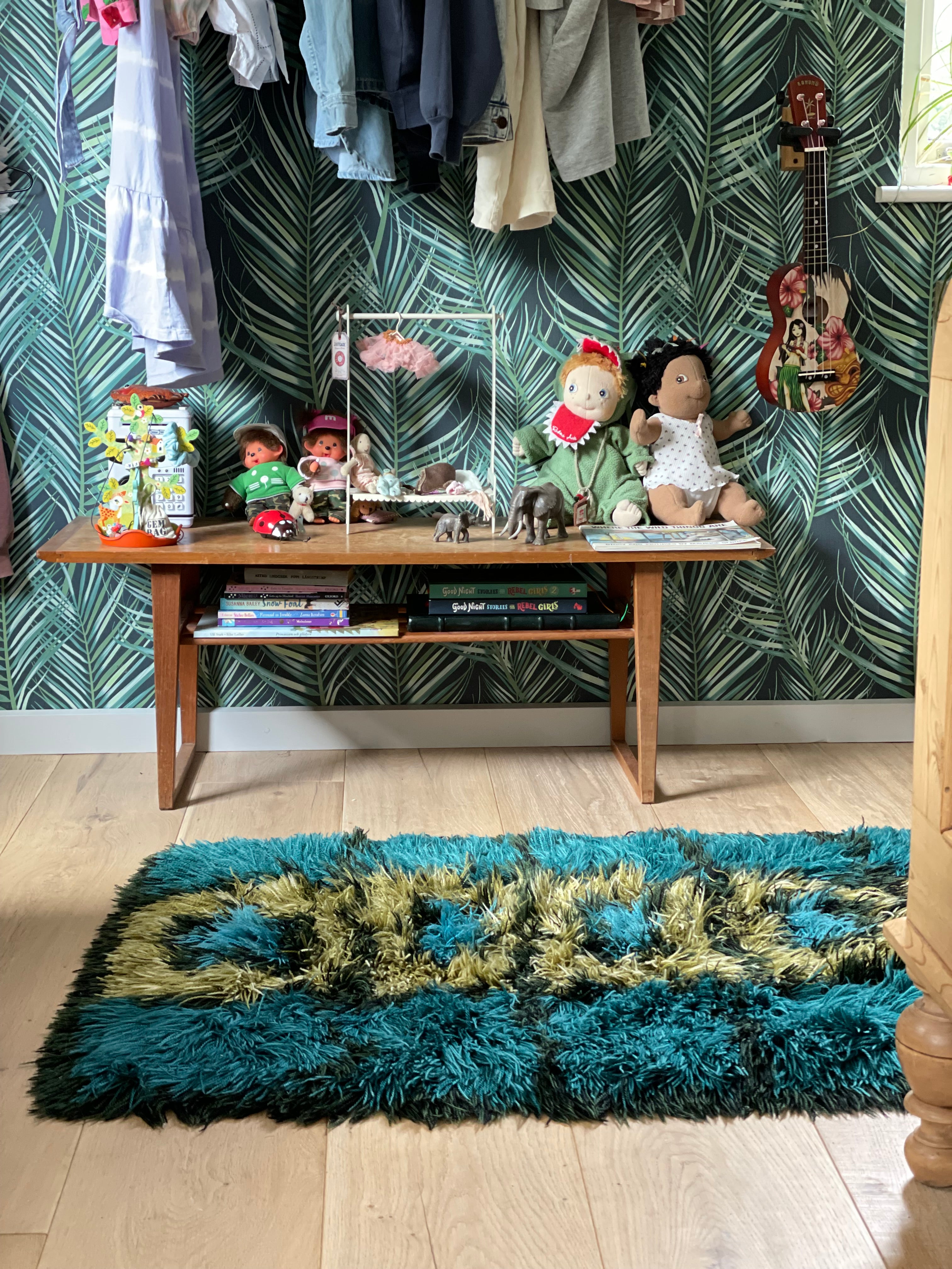 kids bedroom, wallpaper, rug