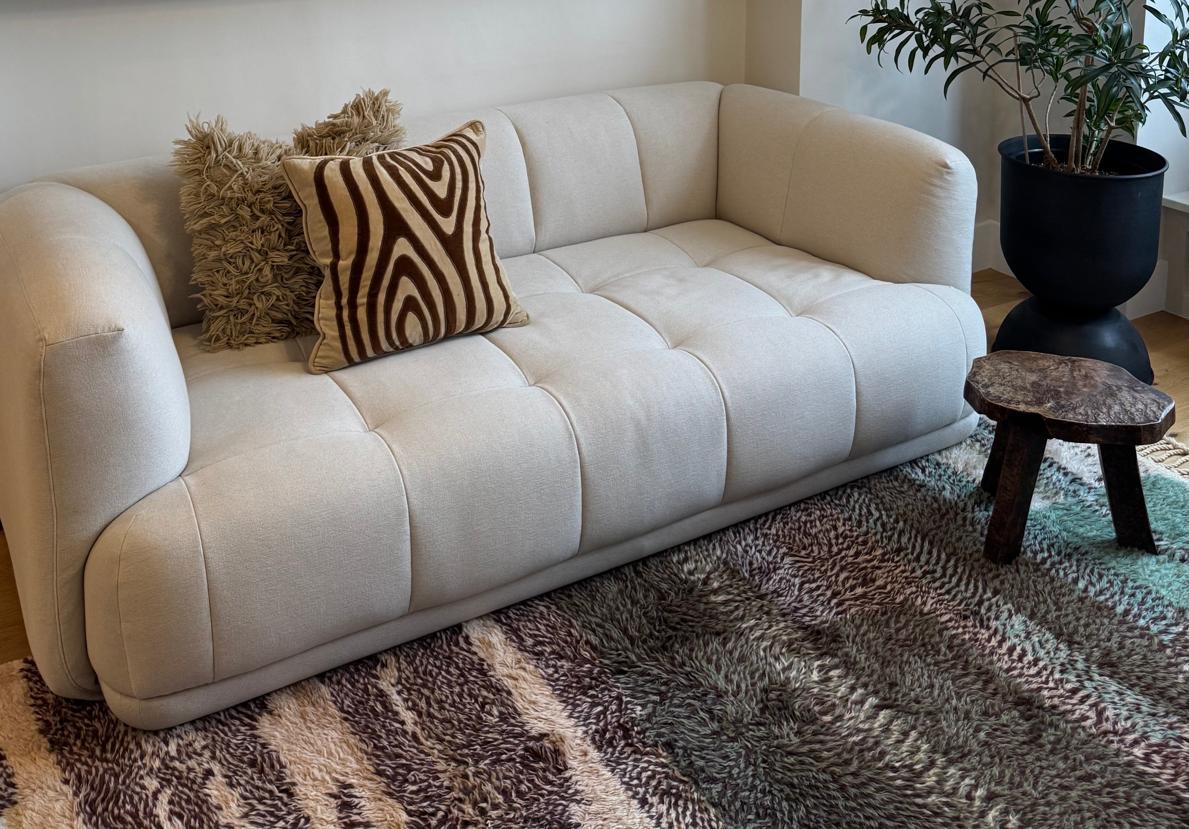 Living room design by house of bo, soft furnishing