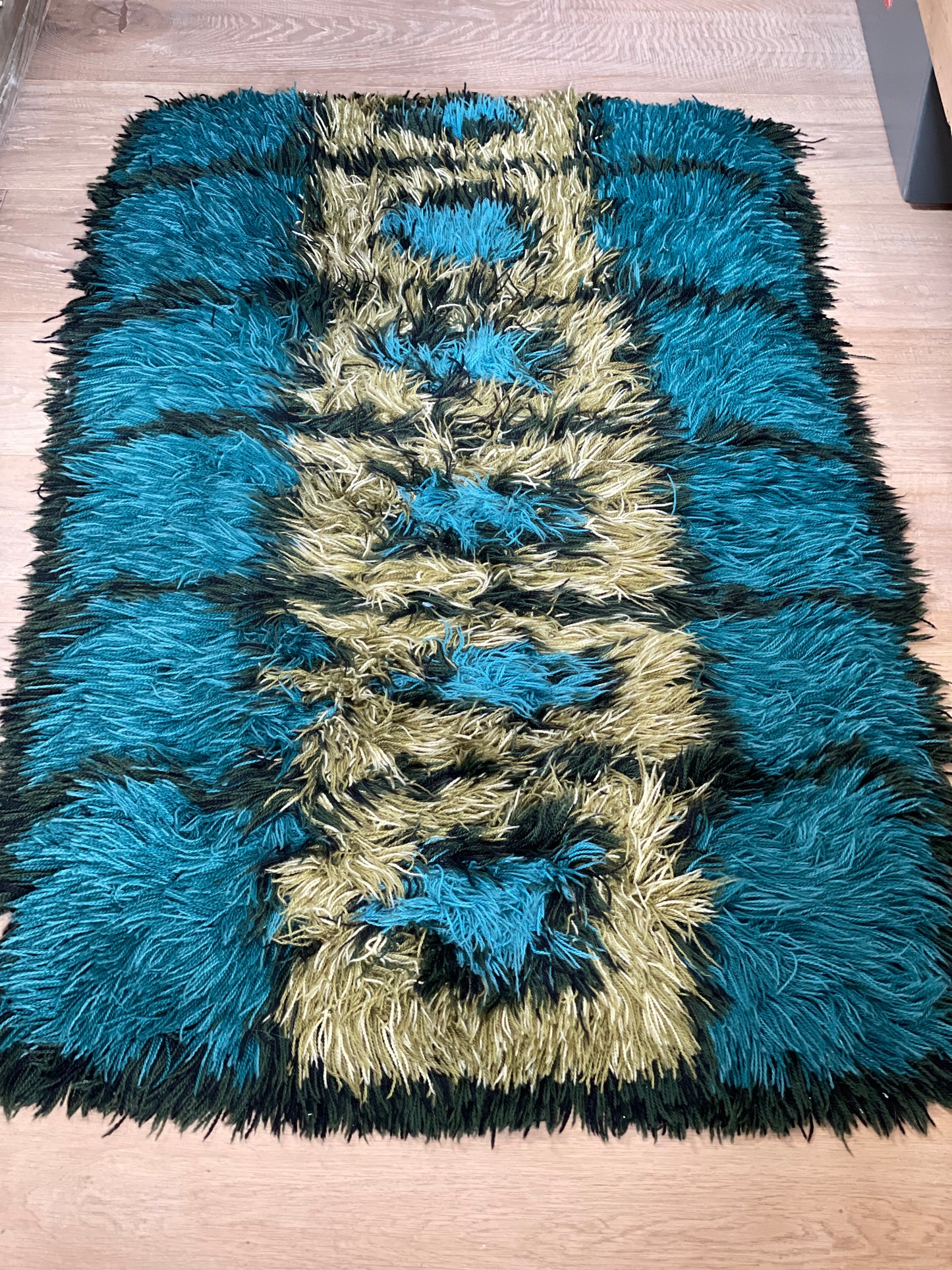 70s Vintage Fluffy Yarn Rug