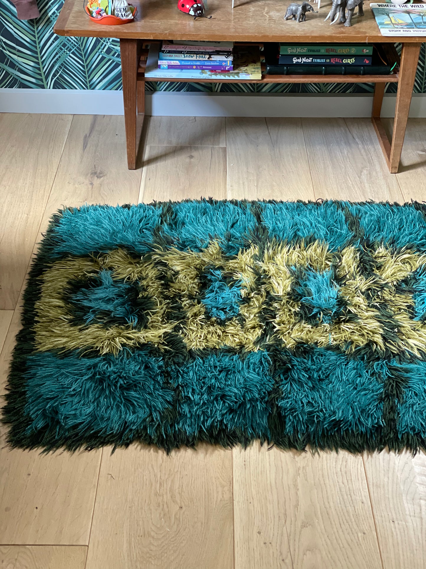 70s Vintage Fluffy Yarn Rug