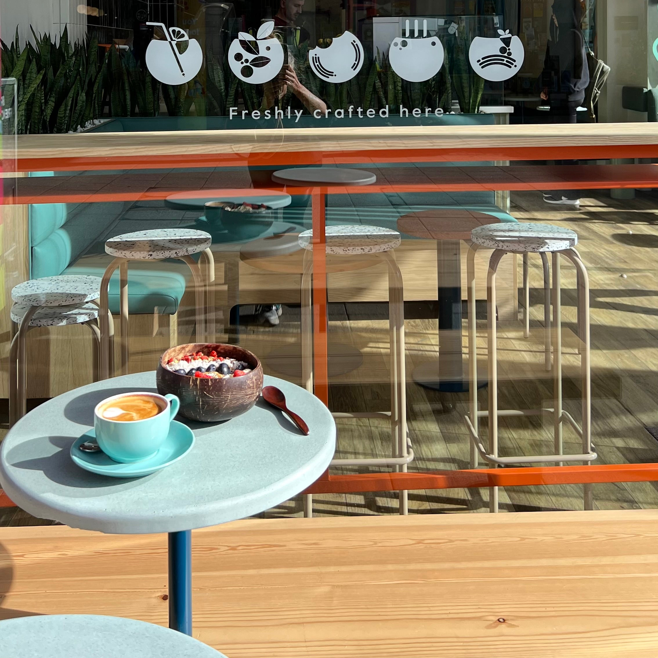 Juice Bros, Bury St Edmunds. Casual outdoor seating