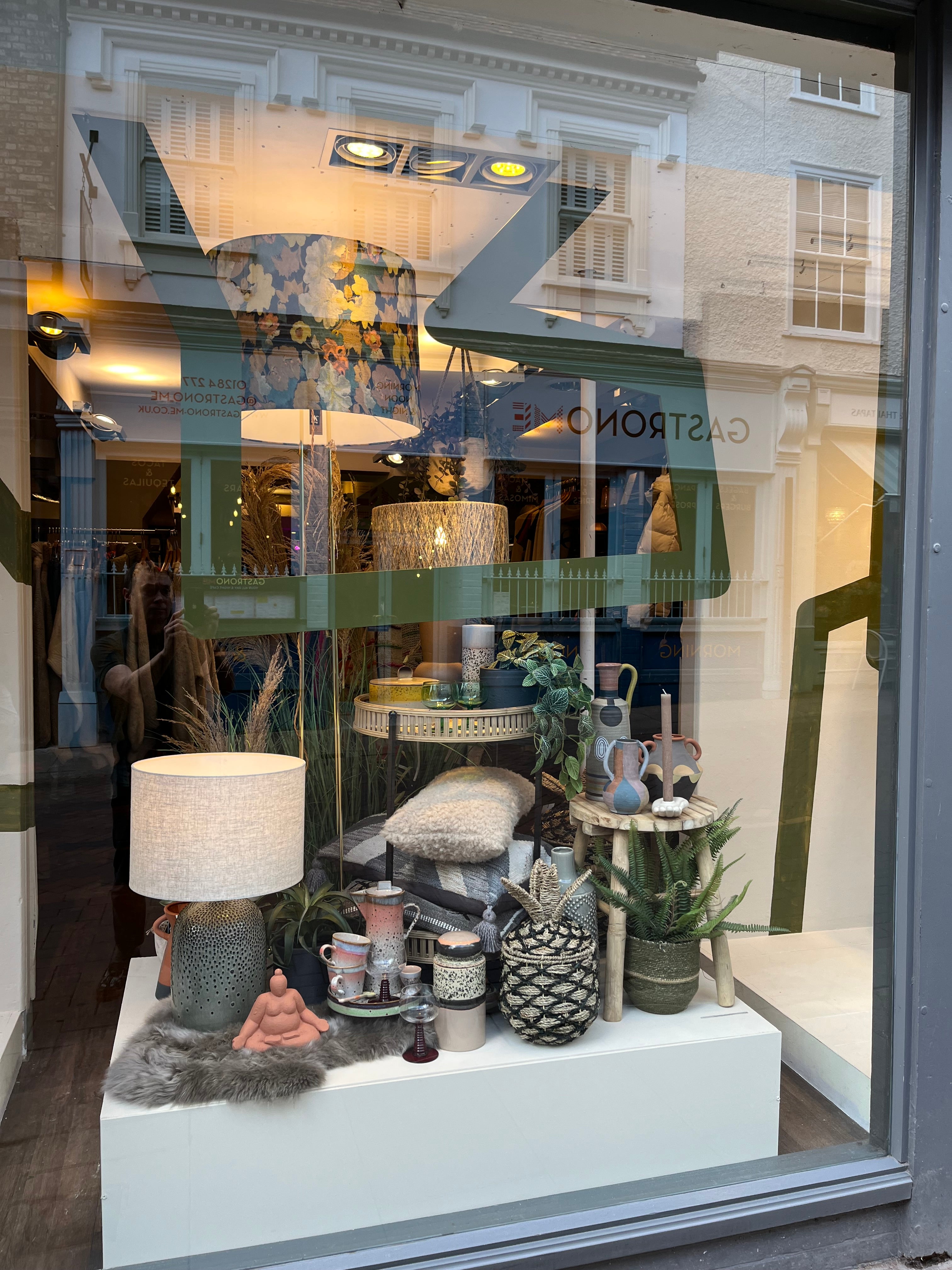 homeware window display, lifestyle window display, retail display 