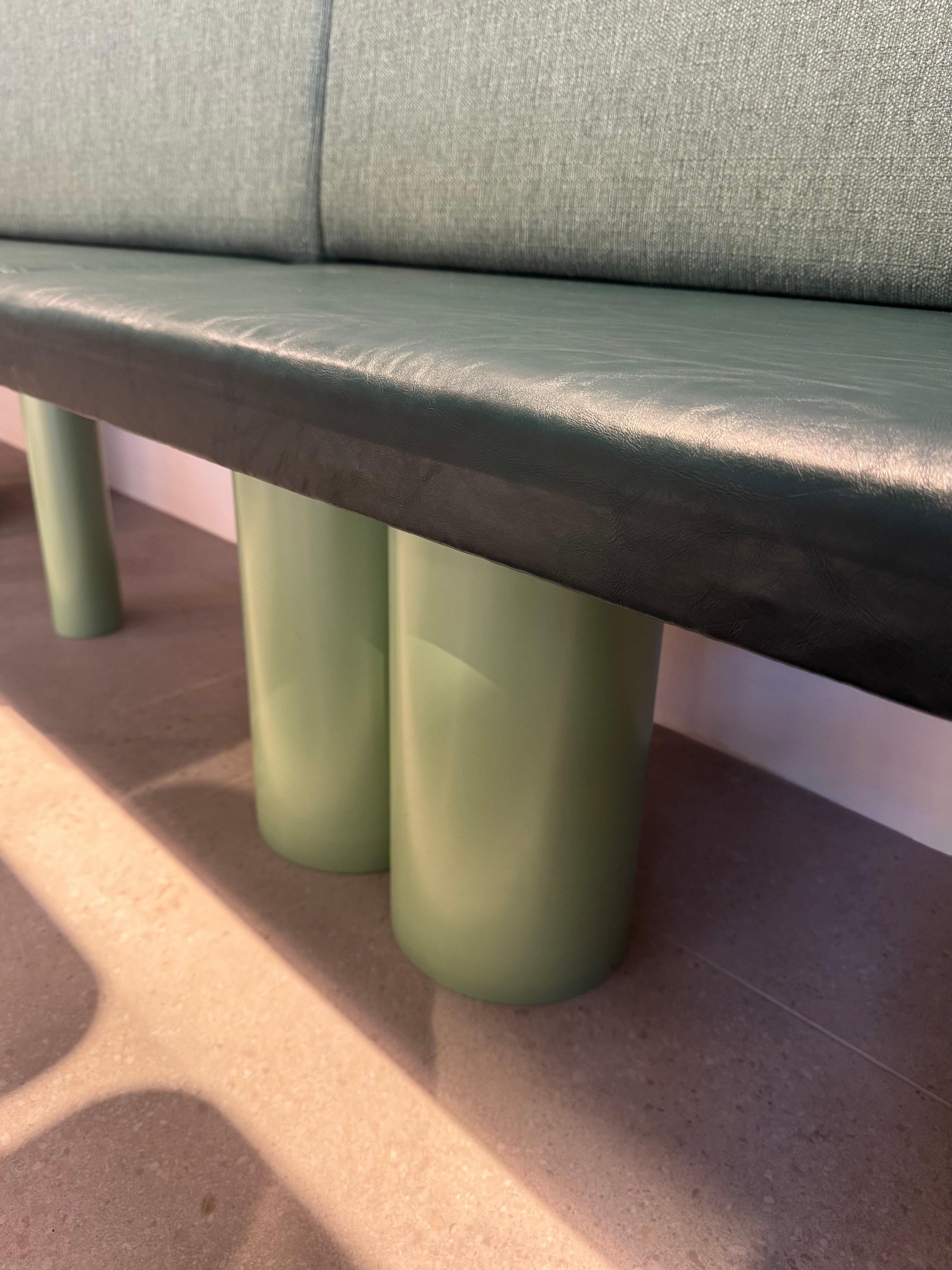 Juice Bros Haverhill, banquette pillar legs