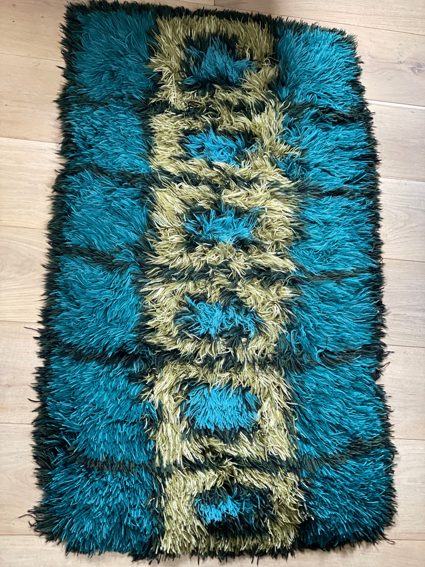 70s Vintage Fluffy Yarn Rug